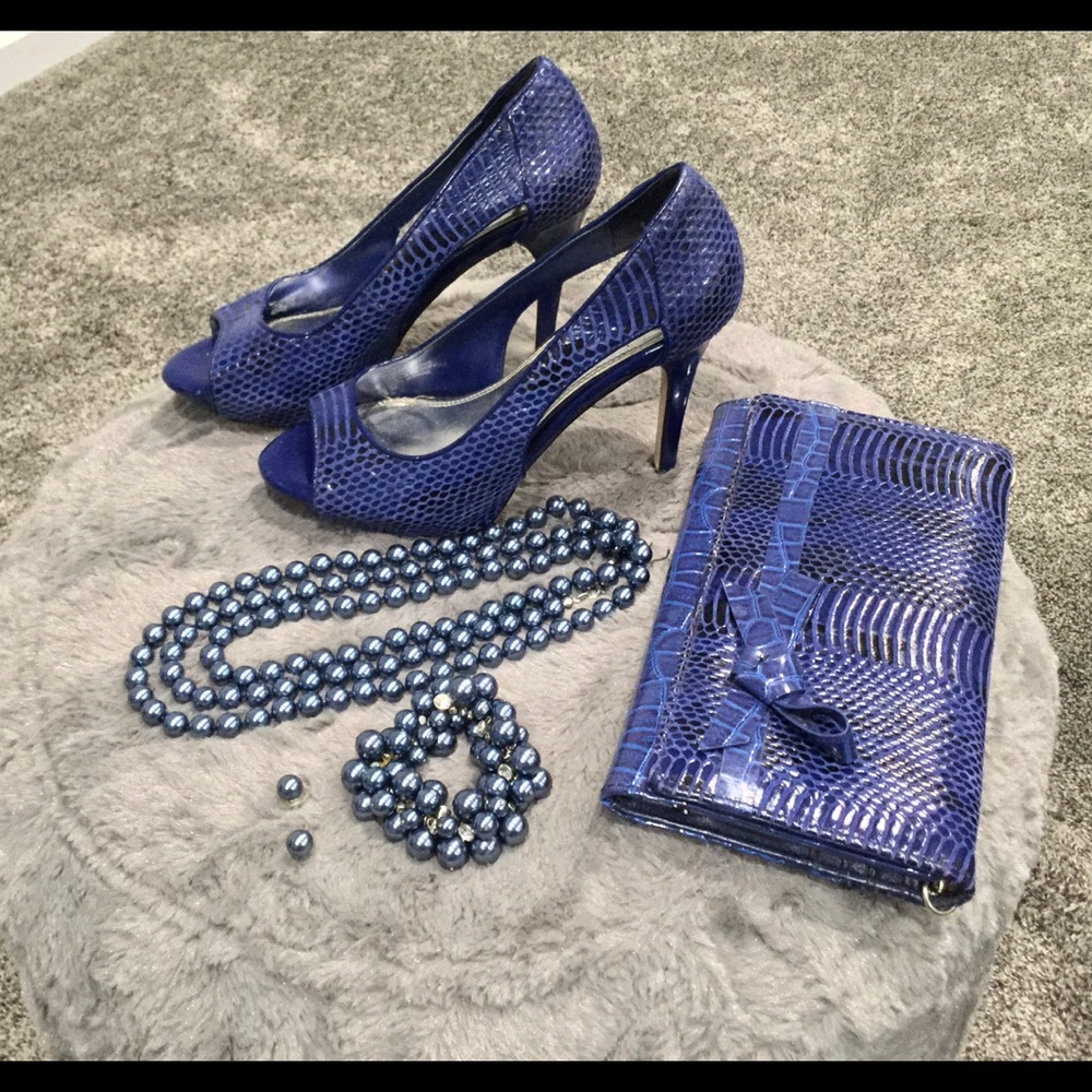 White House Black Market Shoe and accessory set.